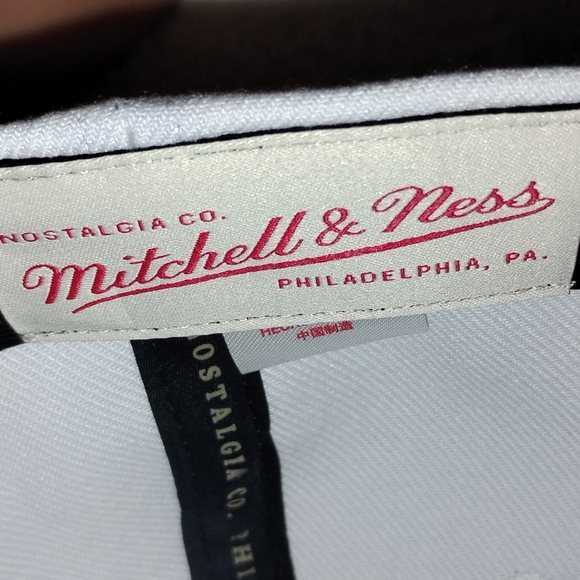 San Diego Padres Coopertown snapback cap. - Picture 8 of 8